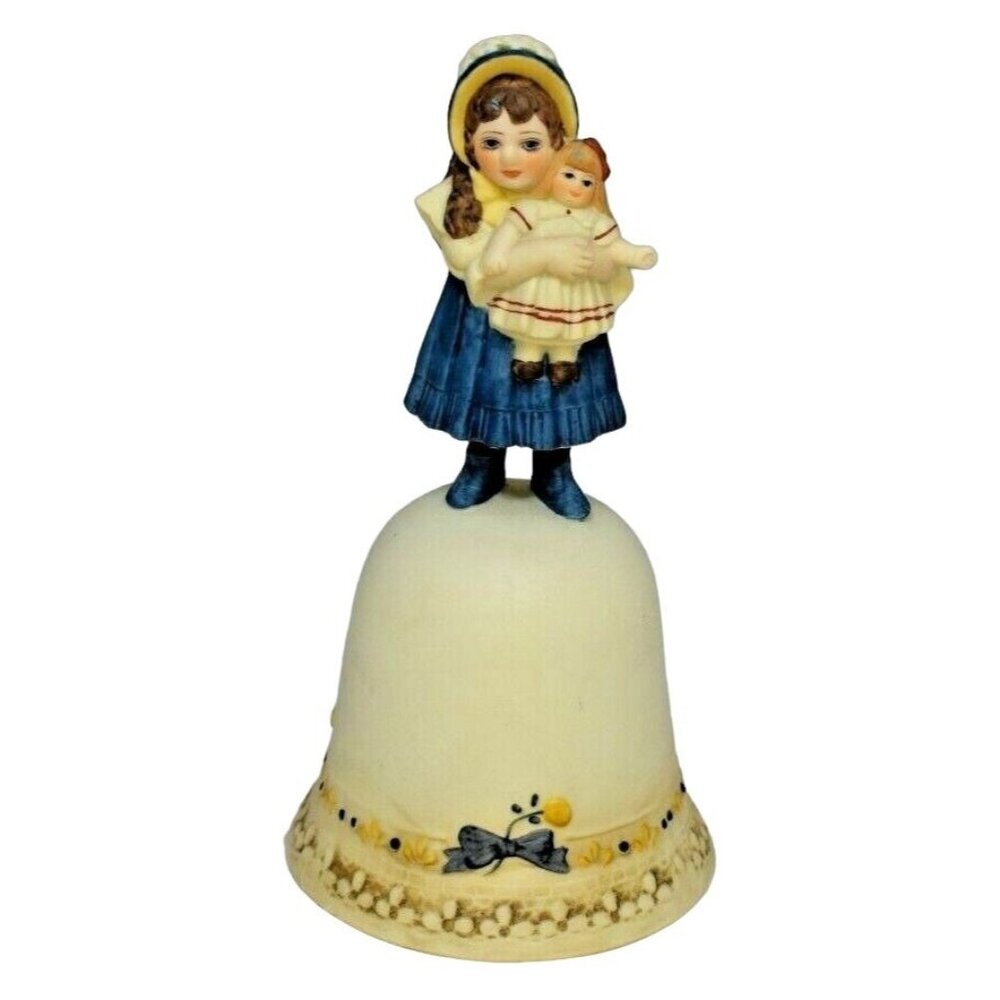 Jan Hagara Collectible Bell Lisa 2 yr. Limited Edition Autographed 1986 Royal Or
